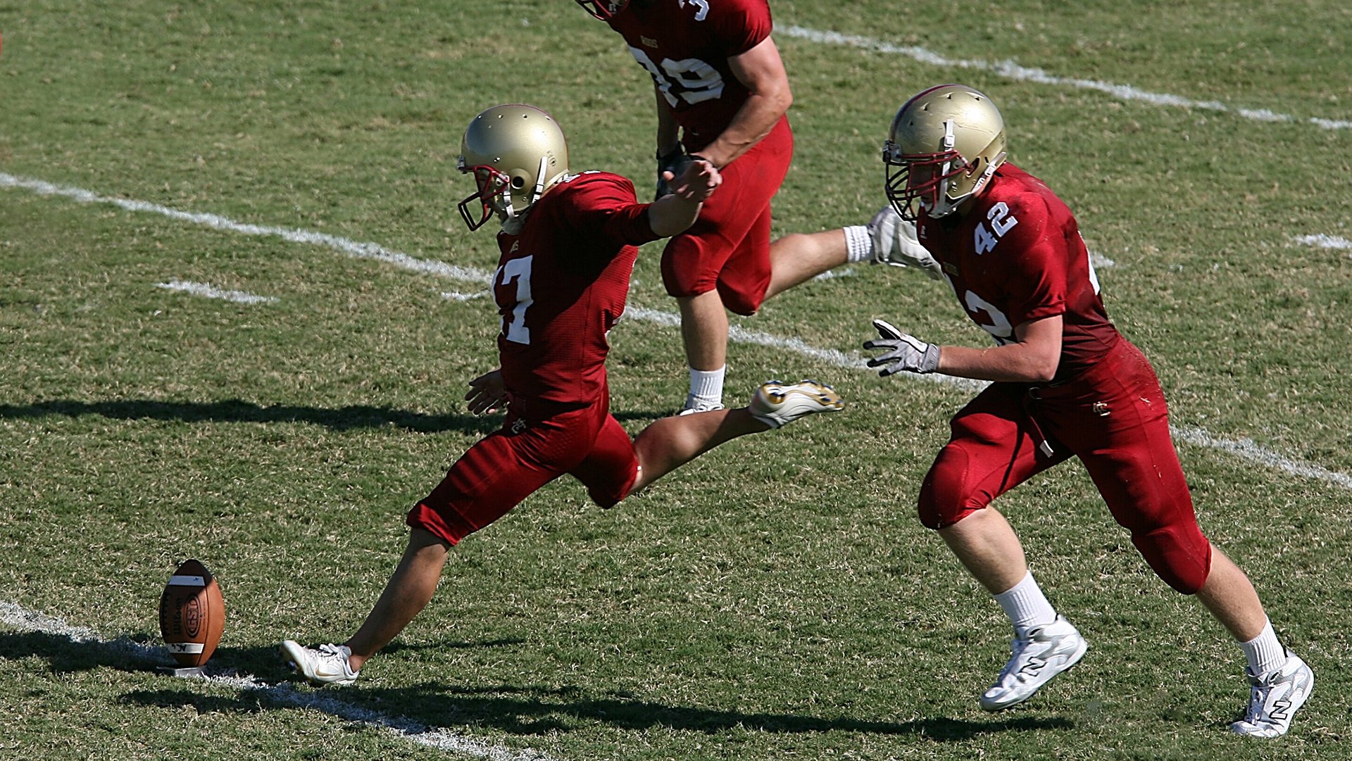 落后局面下球队众志成城完成逆转激励人心，落后两球逆转
